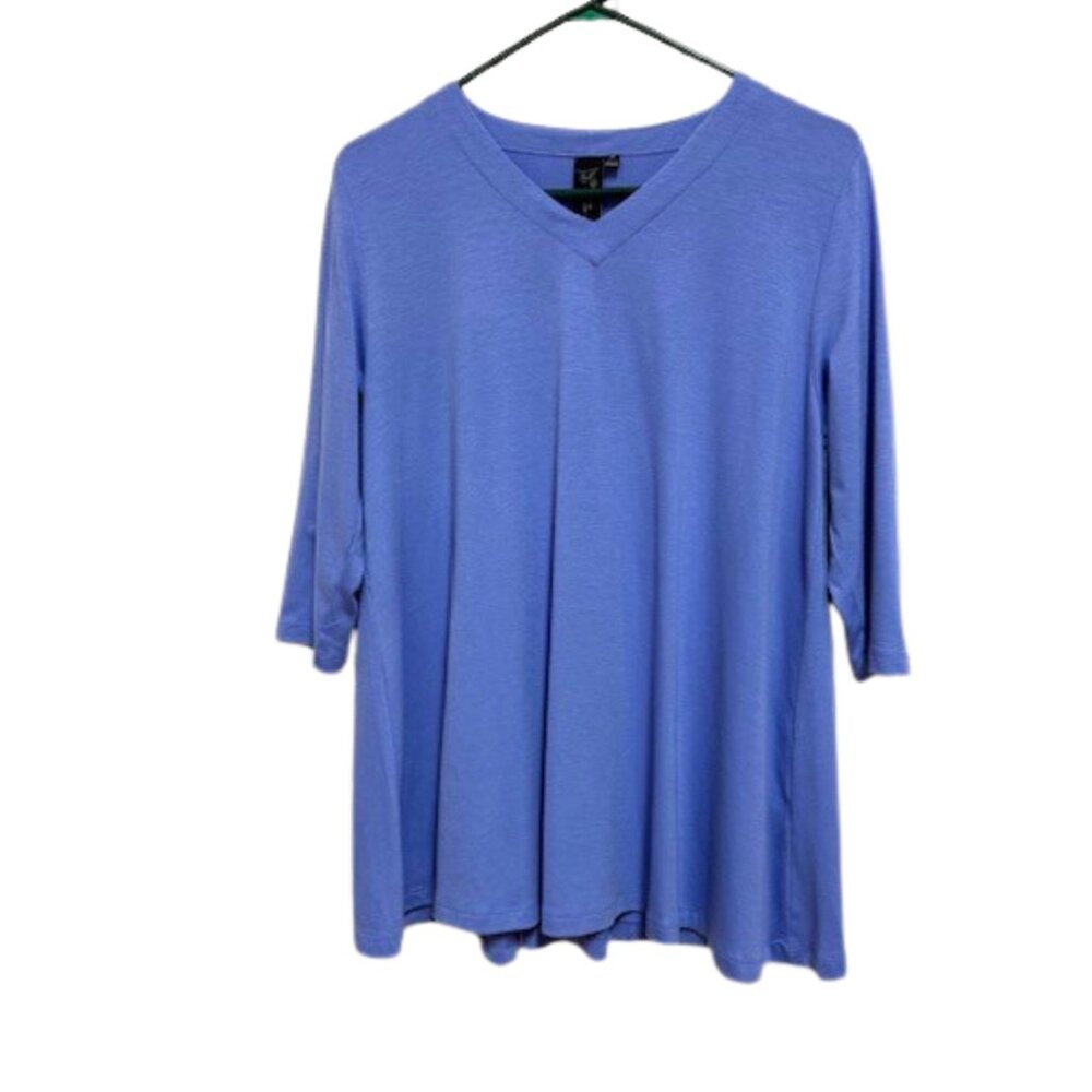 Focus Casual Life cornflower blue 3/4 length sleeve knit tunic top.
